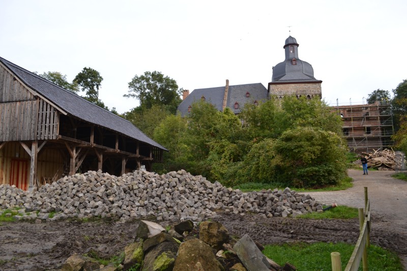 Bauhütte vor dem Schlossgelände