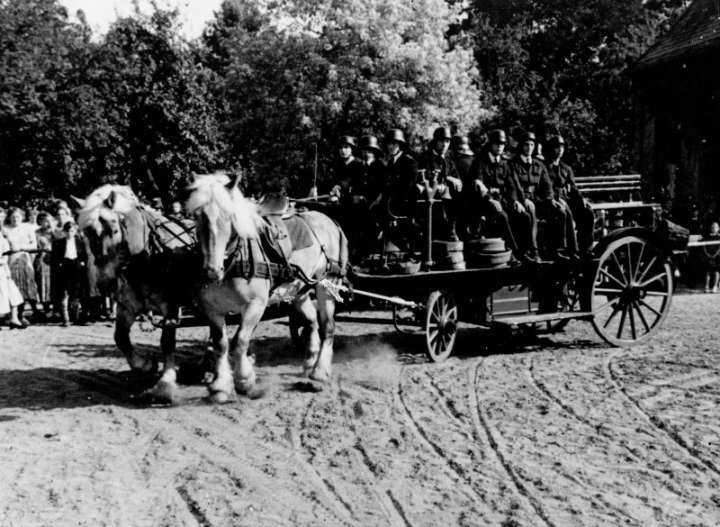 Feuerwehr bei der Hengstparade