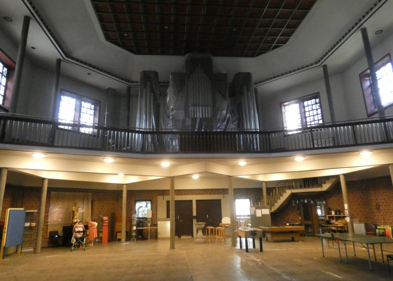 Kirche mit Orgel Empore