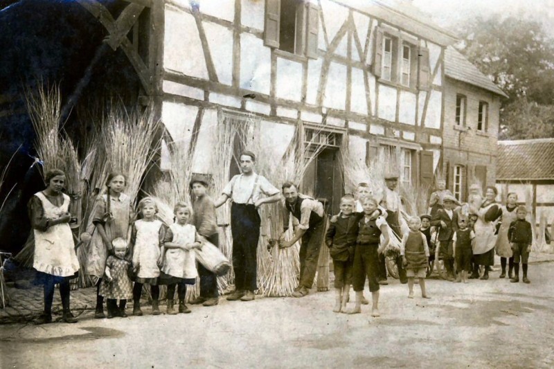 Korbmacherfamilie aus Mondorf,ca.  Ende des 19. Jahrhunderts