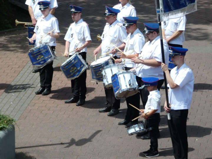 Tambourcorps 2011 Mönchengladbach-Wickrath, Stolz und Begeisterung erfüllt den jüngsten Trommler 