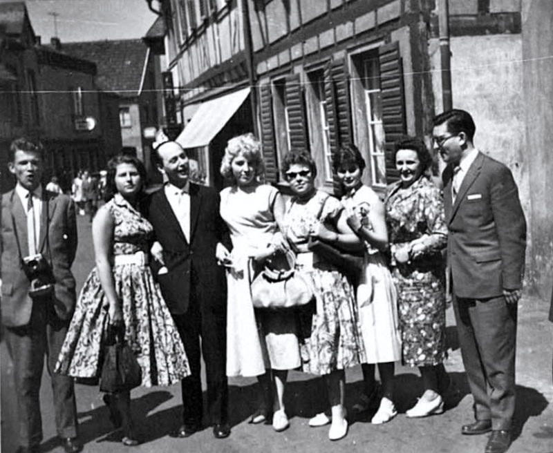 Heinz Dickmeiß mit dem Kirchenchor „Cäcilia“ Wickrath  bei einem Ausflug am 12. Juni 1959 an den Rhein.