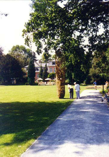 Park mit Aussicht auf das Landstallmeisterhaus