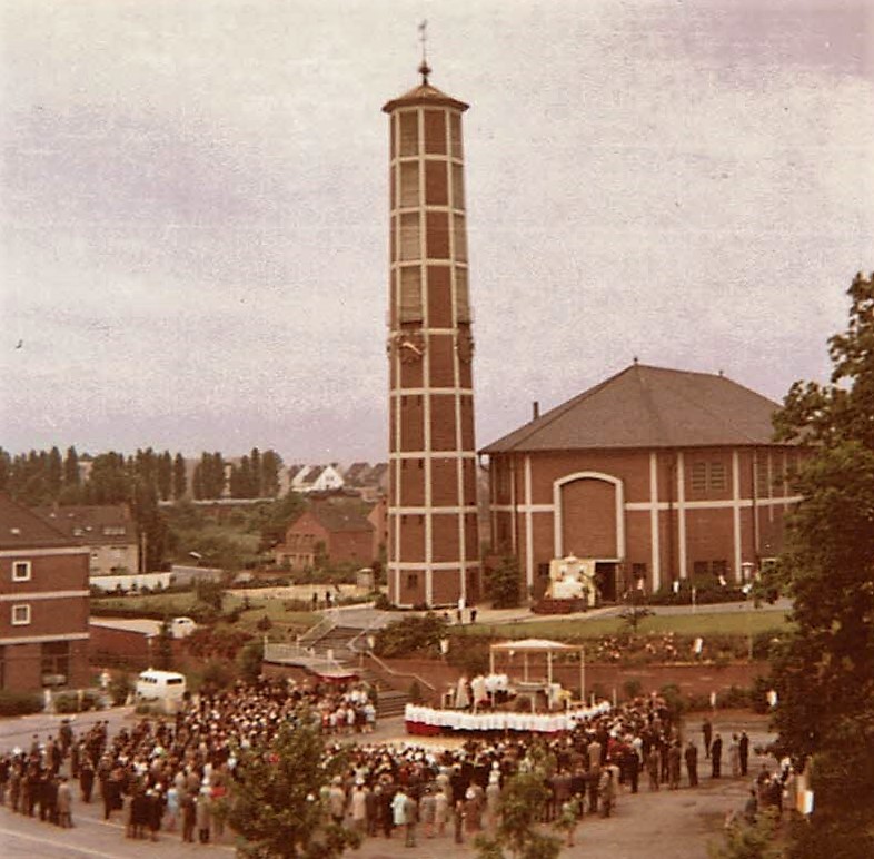 Wickrather Kirche mit Fronleichnams Altar