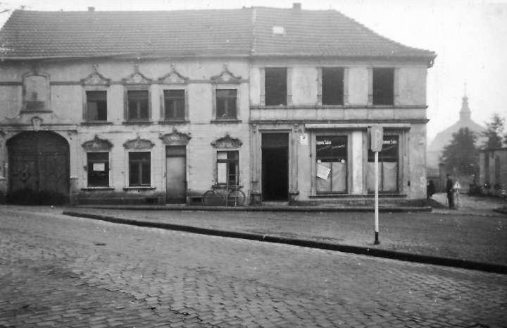 Sicht auf die Schaumburggasse nach dem Bombenangriff