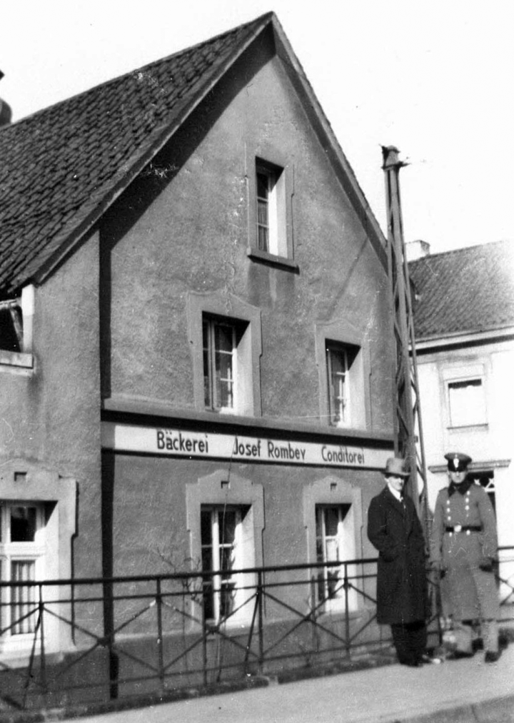 Bäckerei /Confiserie Josef Rombey vor der Zerstörung des Wickrather Ortskerns