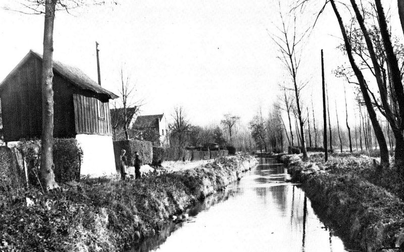 Die Niers vor etwa 100 Jahren unterhalb von Wetschewell zwischen Odenkirchen und Wickrath.